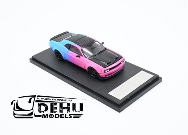 Auto a Escala 1/64 Dodge Challenger SRT Hellcat Rosa - Morado - Azul - Negro, STHDCRMAN Stance Hunters - Imagen 2