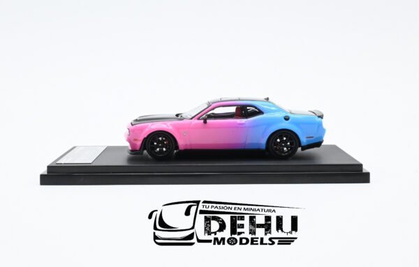 Auto a Escala 1/64 Dodge Challenger SRT Hellcat Rosa - Morado - Azul - Negro, STHDCRMAN Stance Hunters - Imagen 9