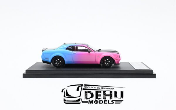 Auto a Escala 1/64 Dodge Challenger SRT Hellcat Rosa - Morado - Azul - Negro, STHDCRMAN Stance Hunters - Imagen 4