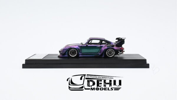 Auto a Escala 1/64 Porsche 993 RWB Rauh-Welt Begriff Tornasol (Mosca) Cromo Azul - Morado, STWP993RWBCAM Street Warrior - Imagen 7