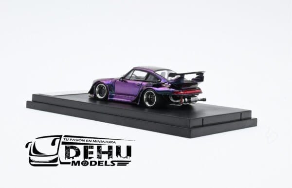 Auto a Escala 1/64 Porsche 993 RWB Rauh-Welt Begriff Tornasol (Mosca) Cromo Azul - Morado, STWP993RWBCAM Street Warrior - Imagen 6