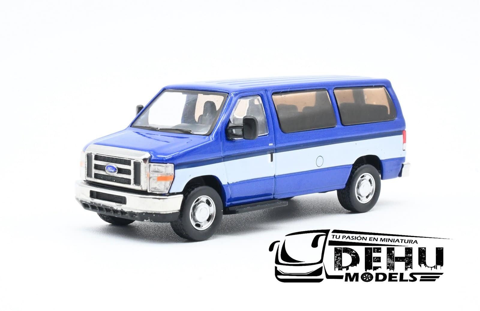 Camioneta a Escala 1/64 Ford E-350 Super Duty Van Econoline CBP-A-001 596 Model