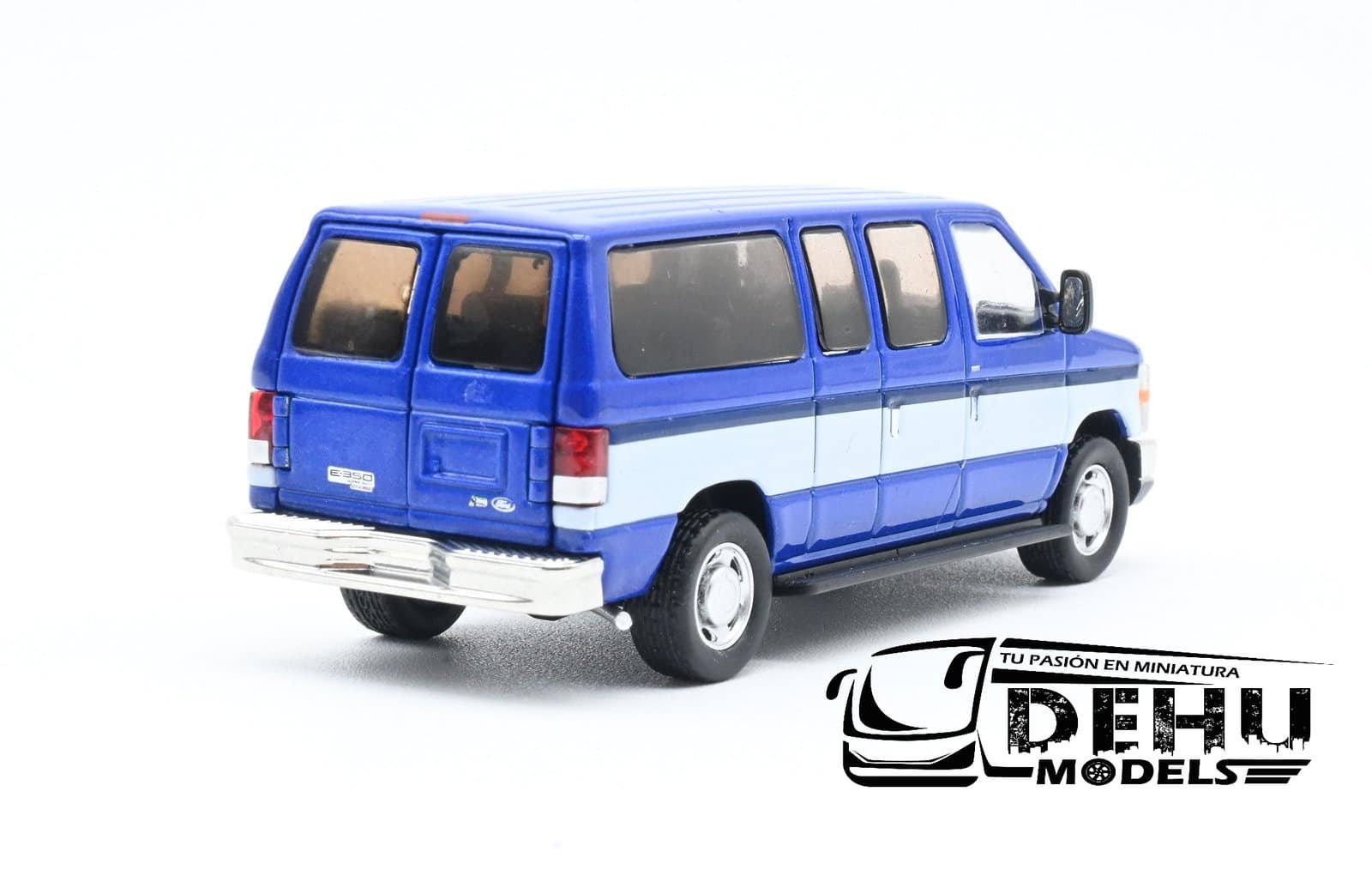 Camioneta a Escala 1/64 Ford E-350 Super Duty Van Econoline CBP-A-001 596 Model - Imagen 5