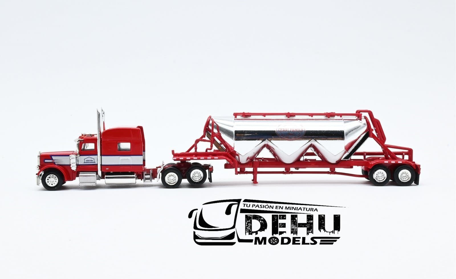 Tráiler a Escala 1/87 Peterbilt 389 Con Remolque Tanque Pneumatic Cerry Family Feed Rojo-Cromo, TRPB3016S87-SPEC010 Truck N Stuff (Tonkin Replicas) - Imagen 7
