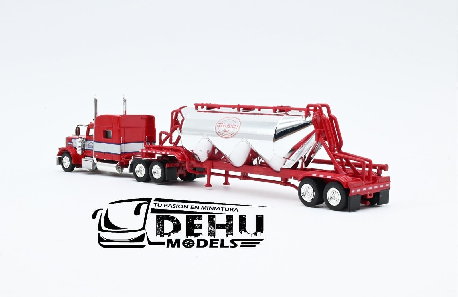 Tráiler a Escala 1/87 Peterbilt 389 Con Remolque Tanque Pneumatic Cerry Family Feed Rojo-Cromo, TRPB3016S87-SPEC010 Truck N Stuff (Tonkin Replicas) - Imagen 6