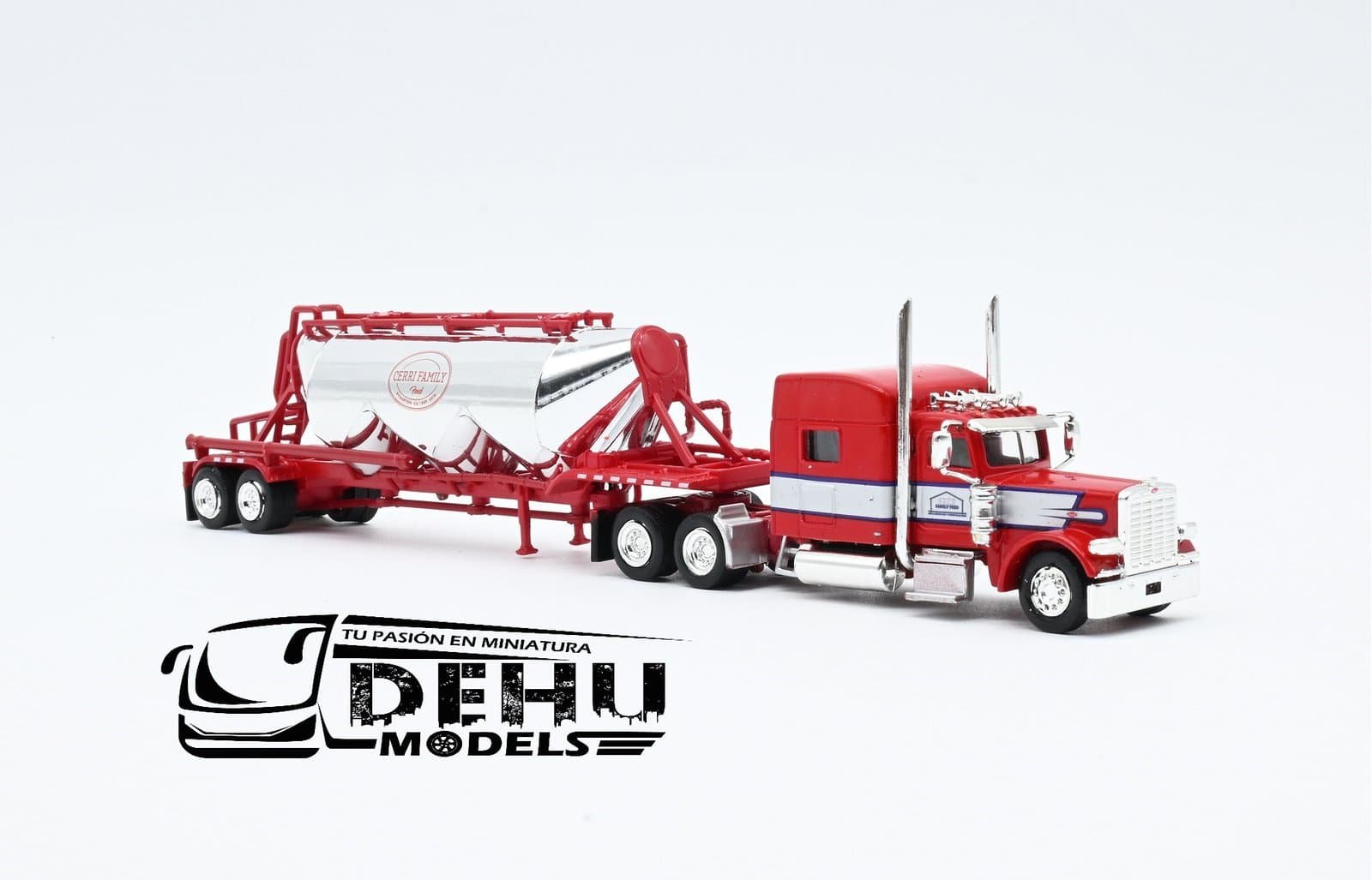 Tráiler a Escala 1/87 Peterbilt 389 Con Remolque Tanque Pneumatic Cerry Family Feed Rojo-Cromo, TRPB3016S87-SPEC010 Truck N Stuff (Tonkin Replicas) - Imagen 3