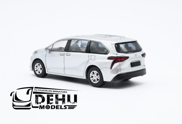 Camioneta a Escala 1/64 Toyota Sienna Gris, TYT1802 Massdi - Imagen 6