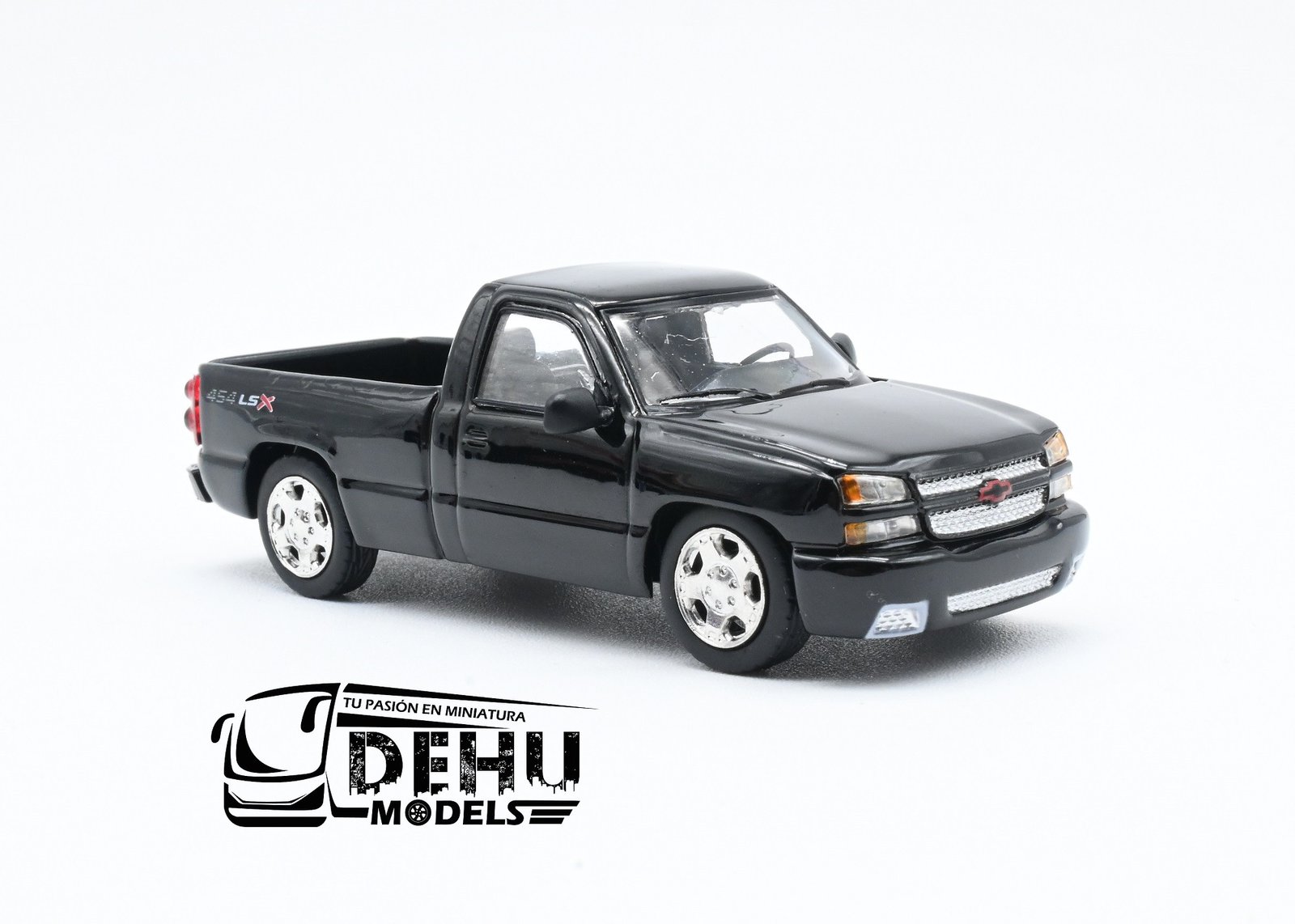Camioneta a Escala 1/64 Chevrolet Silverado Pick-Up 2006 Cabina Sencilla Negro, PB-55381 PARA64 - Imagen 3