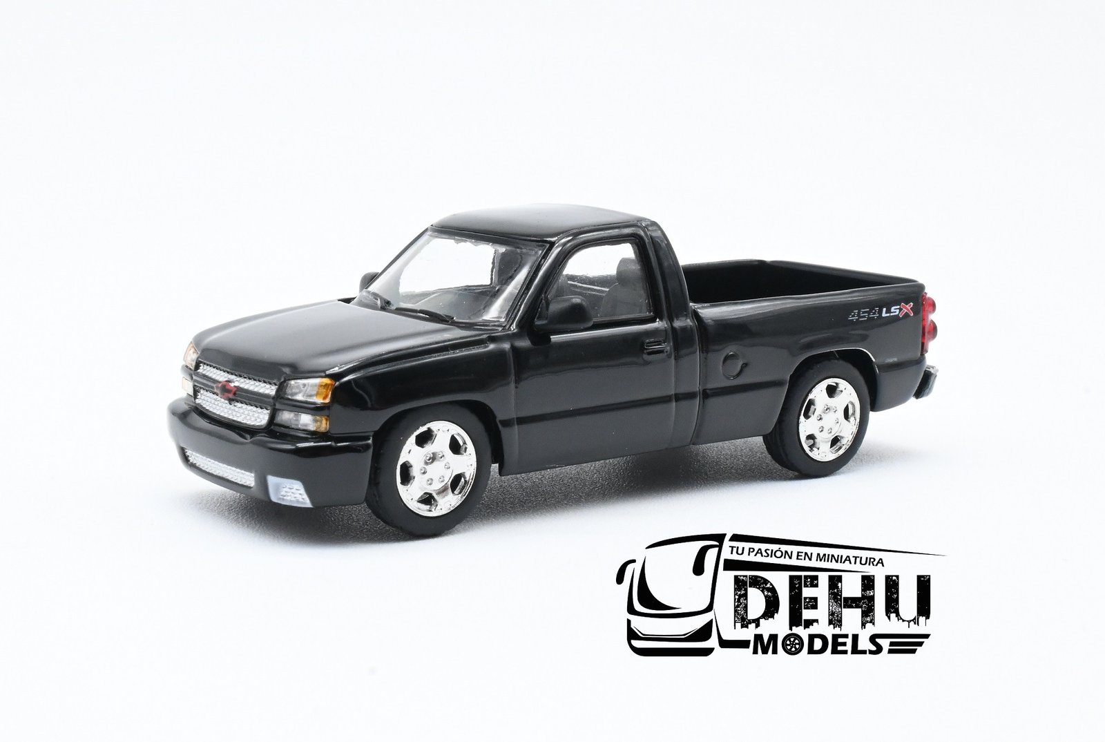 Camioneta a Escala 1/64 Chevrolet Silverado Pick-Up 2006 Cabina Sencilla Negro, PB-55381 PARA64 - Imagen 8