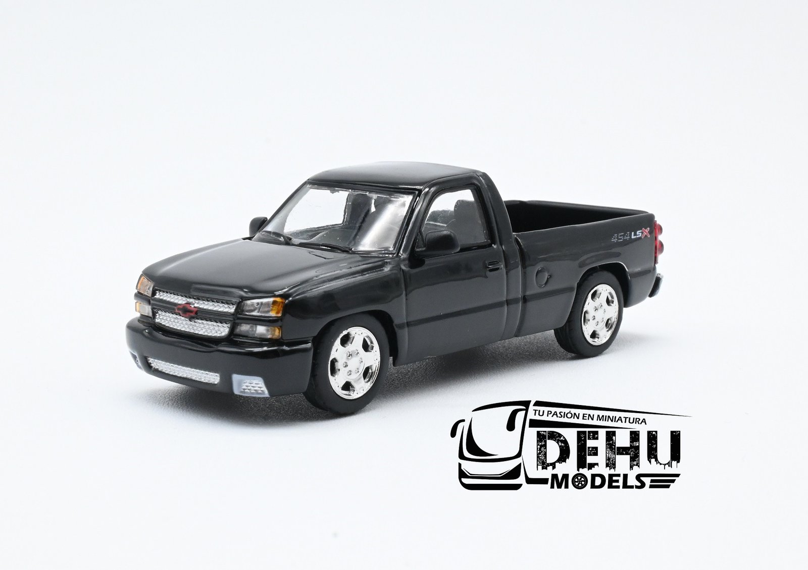 Camioneta a Escala 1/64 Chevrolet Silverado Pick-Up 2006 Cabina Sencilla Negro, PB-55381 PARA64 - Imagen 9