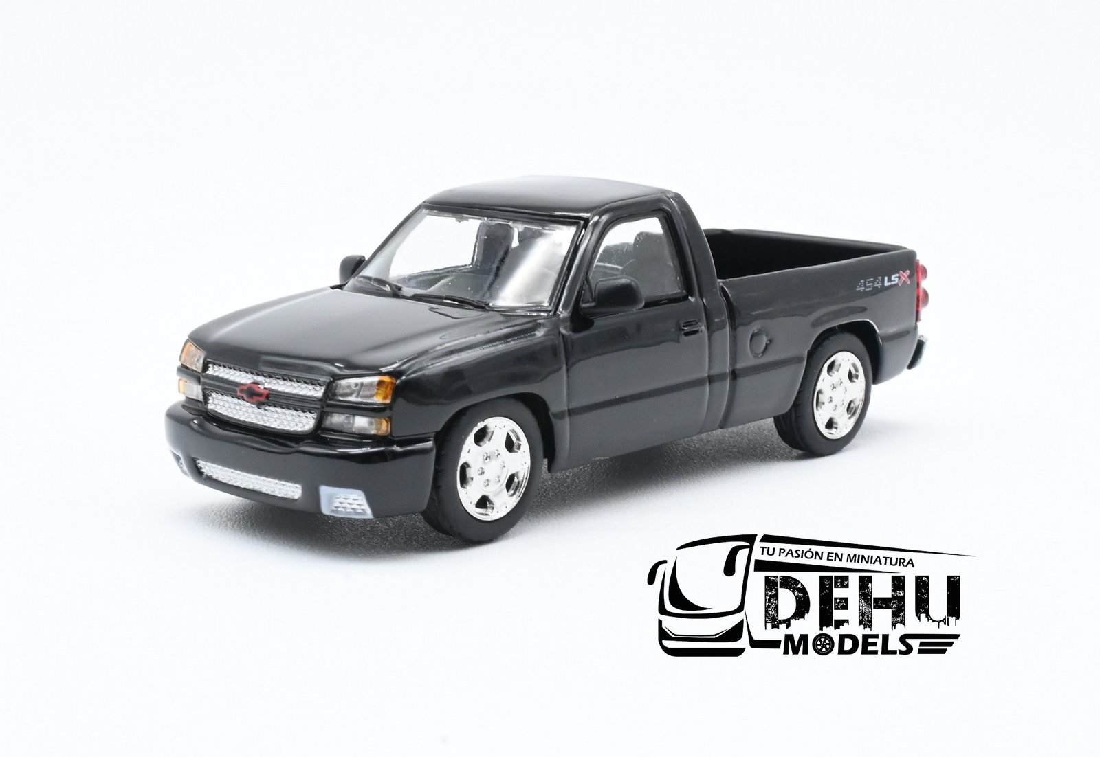 Camioneta a Escala 1/64 Chevrolet Silverado Pick-Up 2006 Cabina Sencilla Negro, PB-55381 PARA64