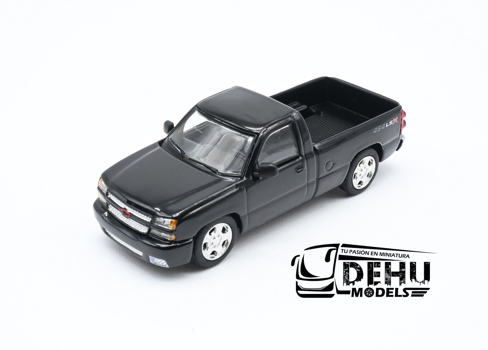 Camioneta a Escala 1/64 Chevrolet Silverado Pick-Up 2006 Cabina Sencilla Negro, PB-55381 PARA64 - Imagen 11