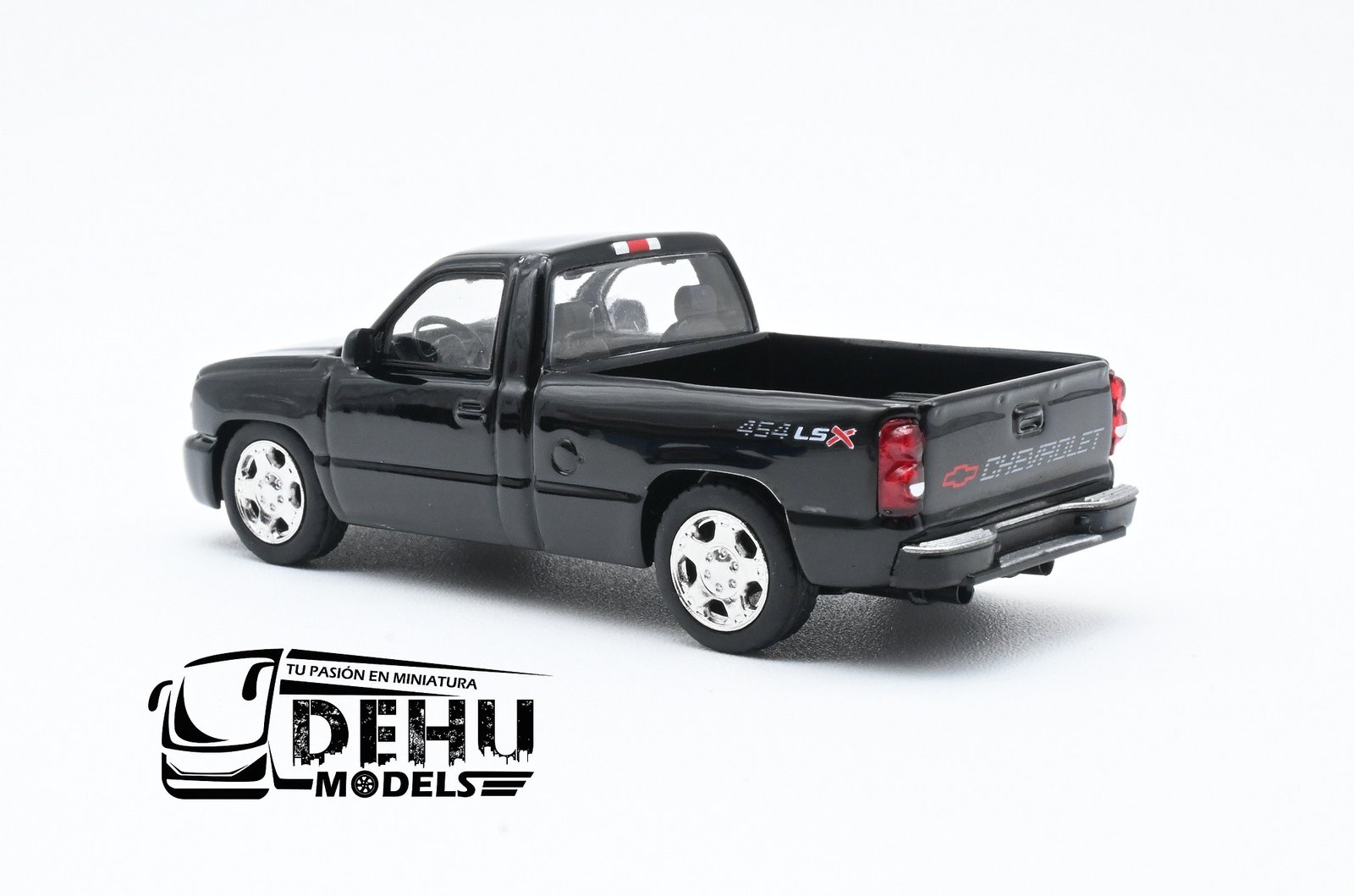 Camioneta a Escala 1/64 Chevrolet Silverado Pick-Up 2006 Cabina Sencilla Negro, PB-55381 PARA64 - Imagen 6