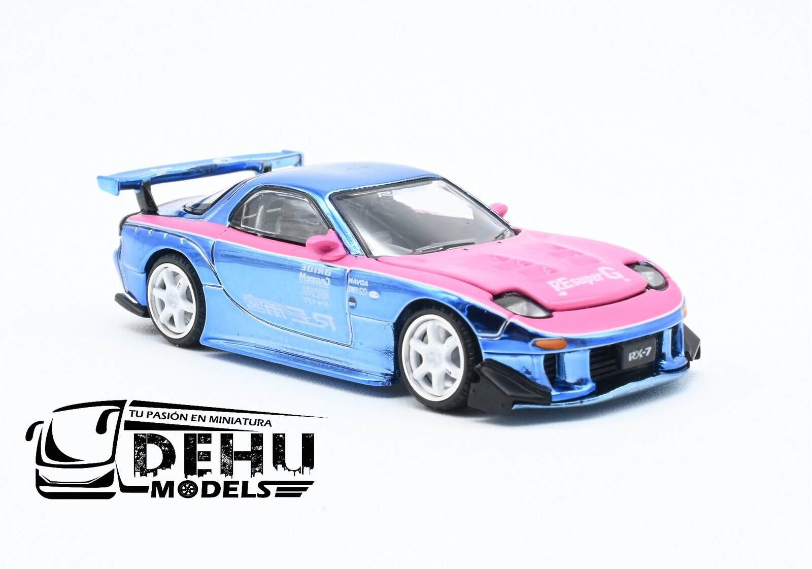 Auto a Escala 1/64 Mazda RX7 RE Amemiya Widebody HEC 2025 Rosa Cromo-Azul Cromo, S24-HEC2025 Pop Race - Imagen 3
