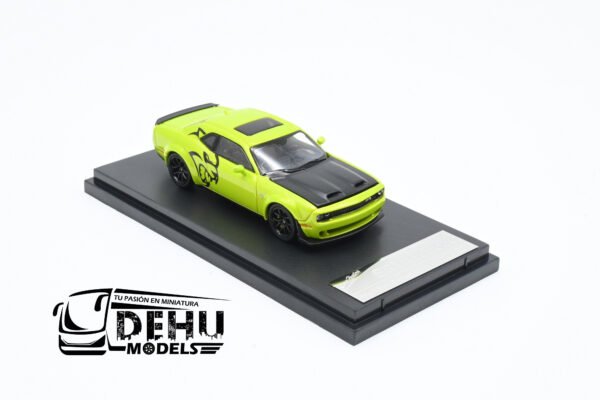 Auto a Escala 1/64 Dodge Challenger SRT Hellcat Verde - Negro, STHDCVENE Stance Hunters - Imagen 2