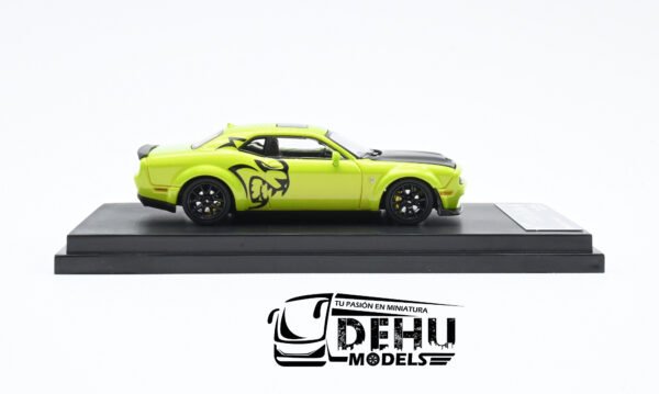 Auto a Escala 1/64 Dodge Challenger SRT Hellcat Verde - Negro, STHDCVENE Stance Hunters - Imagen 4