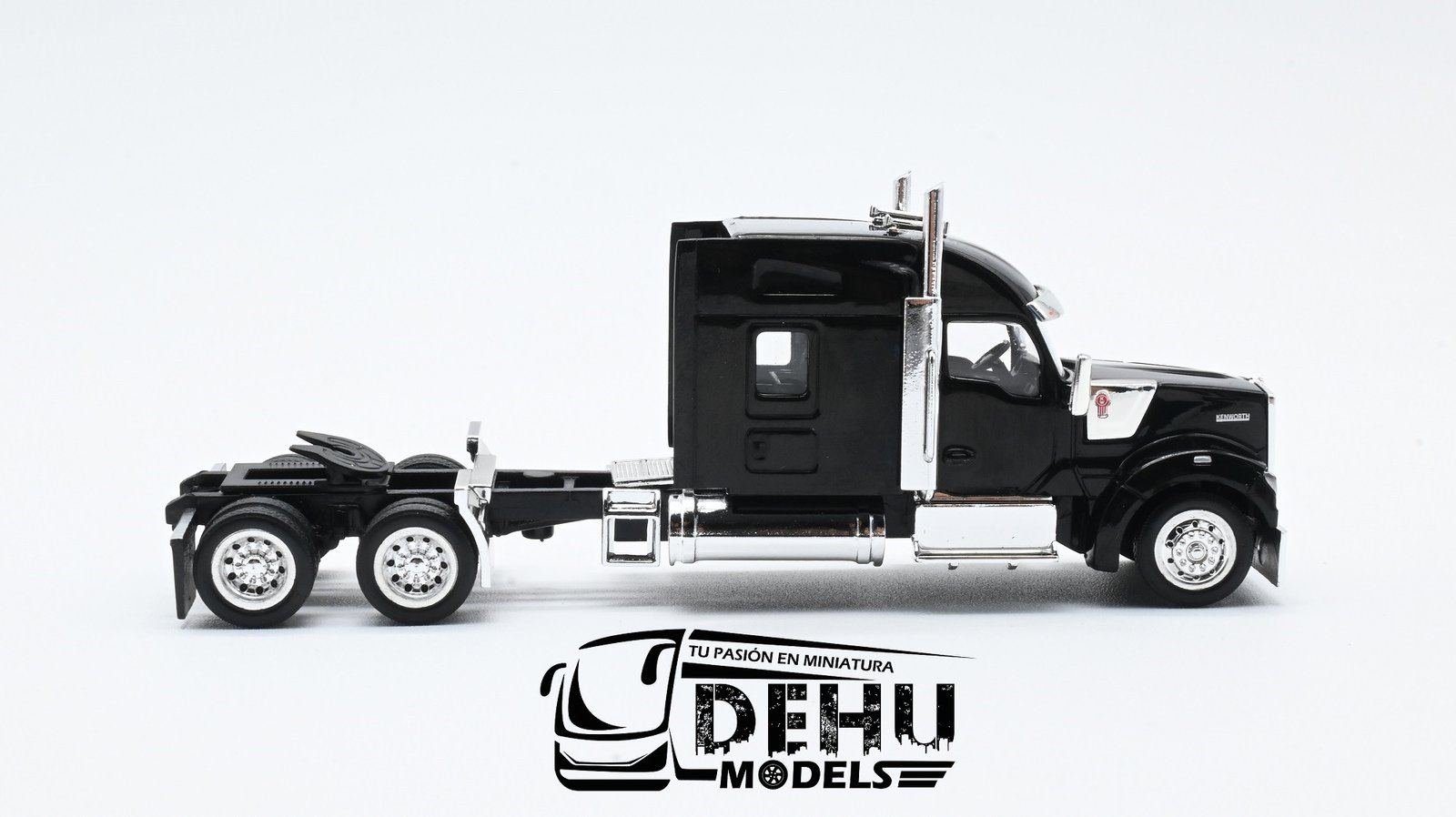 Tráiler a Escala 1/87 Kenworth W990 Sleeper Cab Solo Tracto Negro, 990095 HO Logistics - Imagen 4