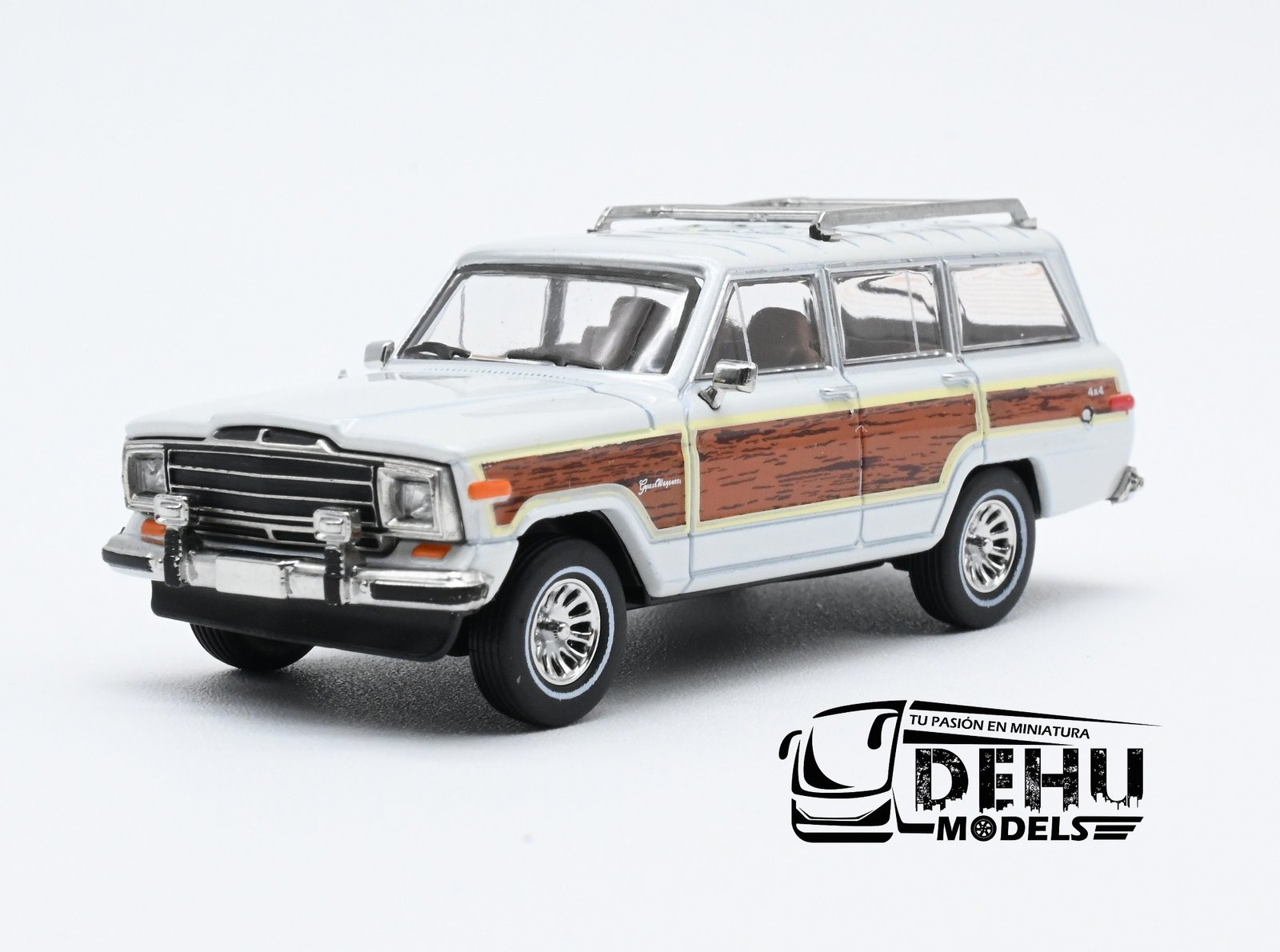 Camioneta a Escala 1/64 Jeep Wagoneer Blanco Aperlado, CBP-083 596 Model
