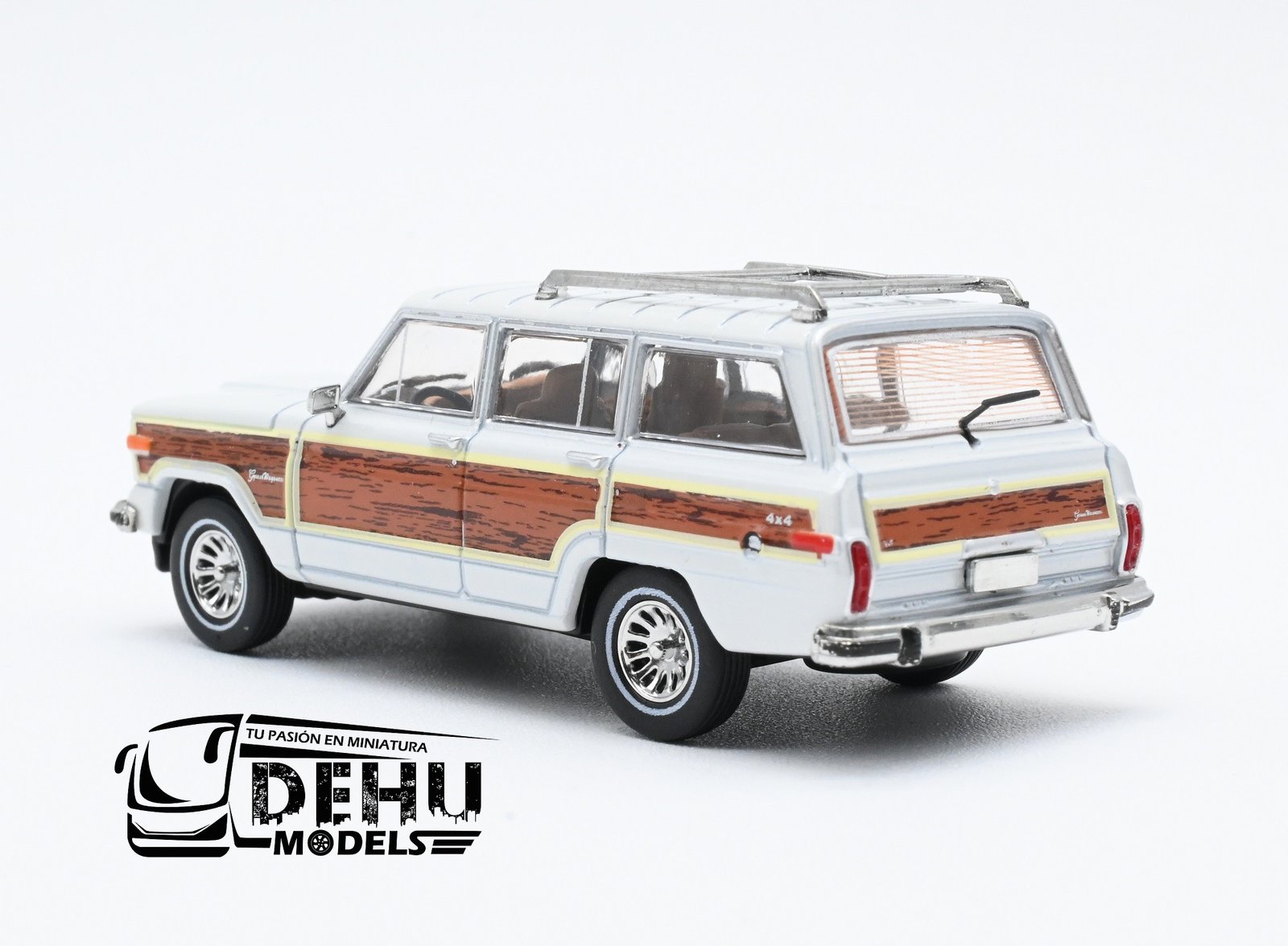 Camioneta a Escala 1/64 Jeep Wagoneer Blanco Aperlado, CBP-083 596 Model - Imagen 6