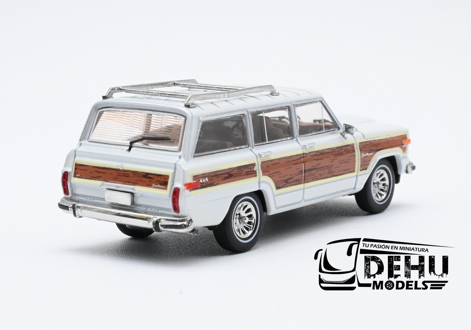 Camioneta a Escala 1/64 Jeep Wagoneer Blanco Aperlado, CBP-083 596 Model - Imagen 5