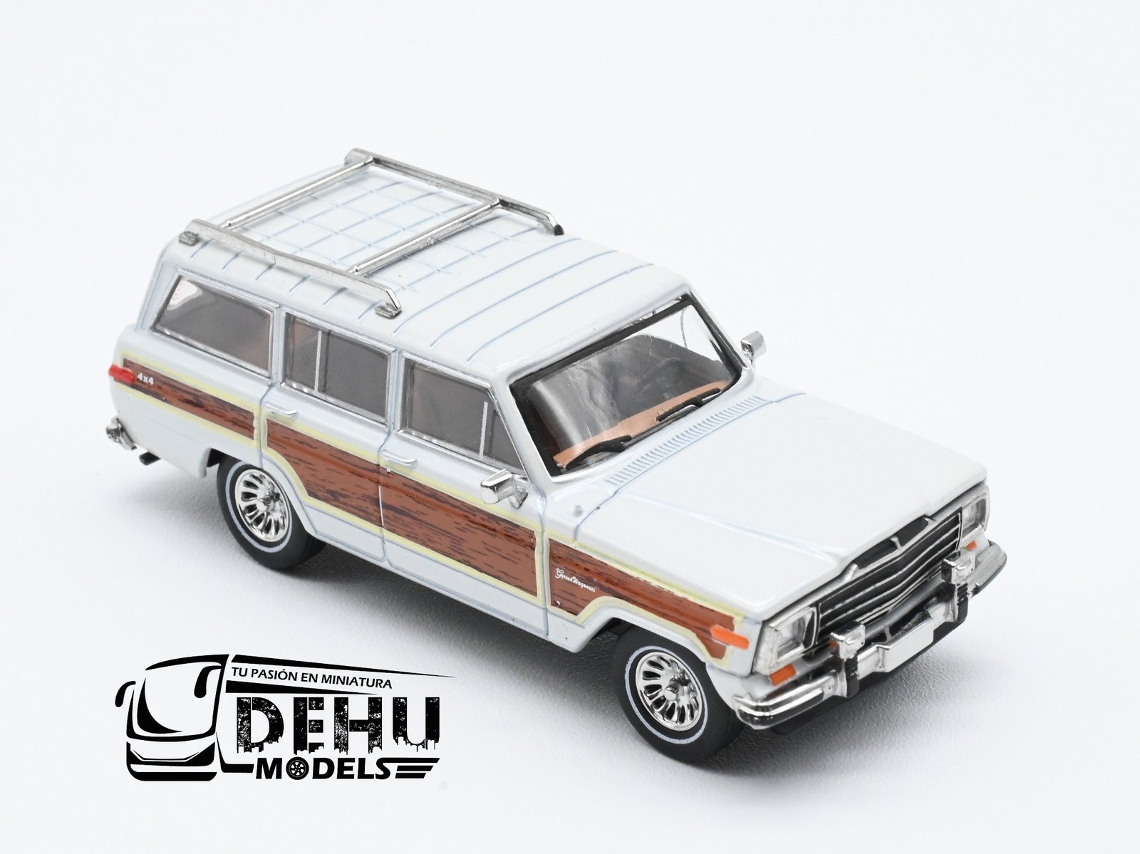 Camioneta a Escala 1/64 Jeep Wagoneer Blanco Aperlado, CBP-083 596 Model - Imagen 2