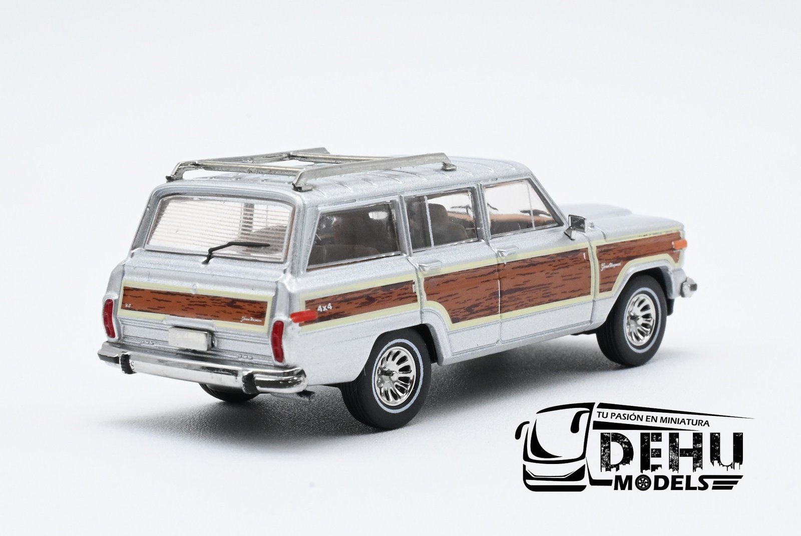 Camioneta a Escala 1/64 Jeep Wagoneer Plateado, CBP-084 596 Model - Imagen 5