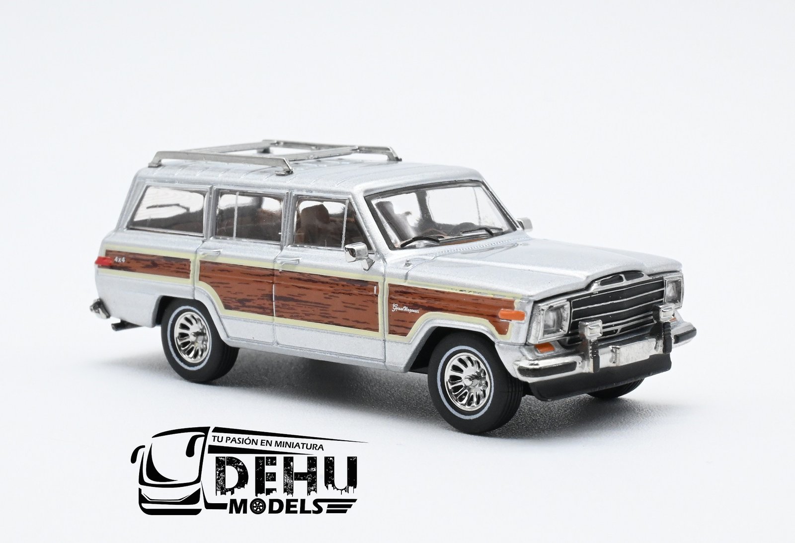 Camioneta a Escala 1/64 Jeep Wagoneer Plateado, CBP-084 596 Model - Imagen 3
