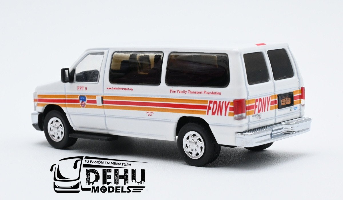 CBP-111 Ford E-350 Super Duty AdvanceTrac RSC E-Series Vans New York City NY Fire Dept, Blanco - Rojo (5)