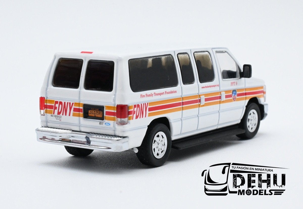 CBP-111 Ford E-350 Super Duty AdvanceTrac RSC E-Series Vans New York City NY Fire Dept, Blanco - Rojo (6)