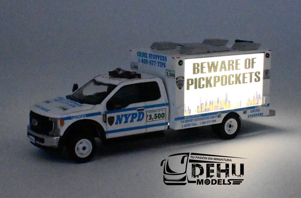CBP-138 Ford F550 Super Duty New York City Department NYPD Beware Of Pickpockets de panel con luz, Blanco - Azul (10)